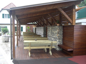 Terrassenberdachung aus Holz, Buschenschank